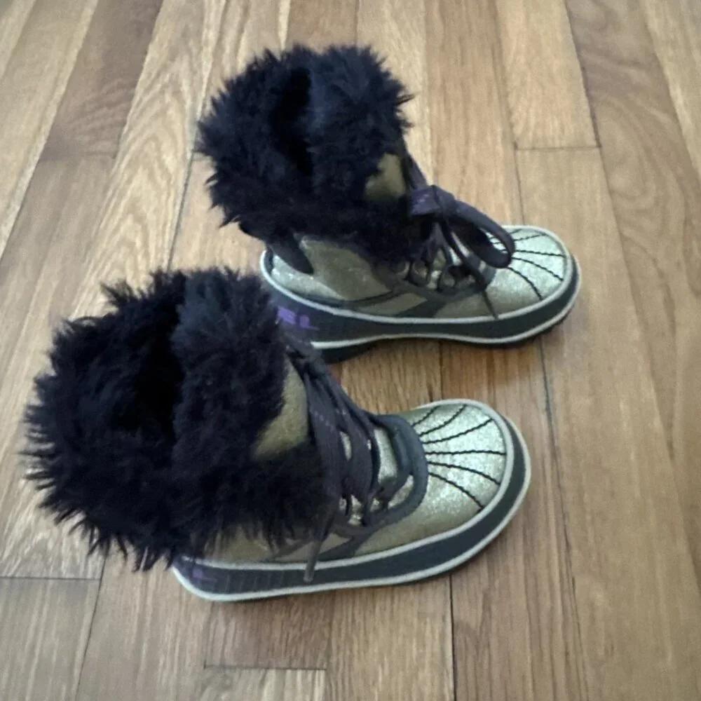 Sorel Tivoli II Girls Snow Winter Boots Gold Glitter Waterproof Faux Fur Size 8